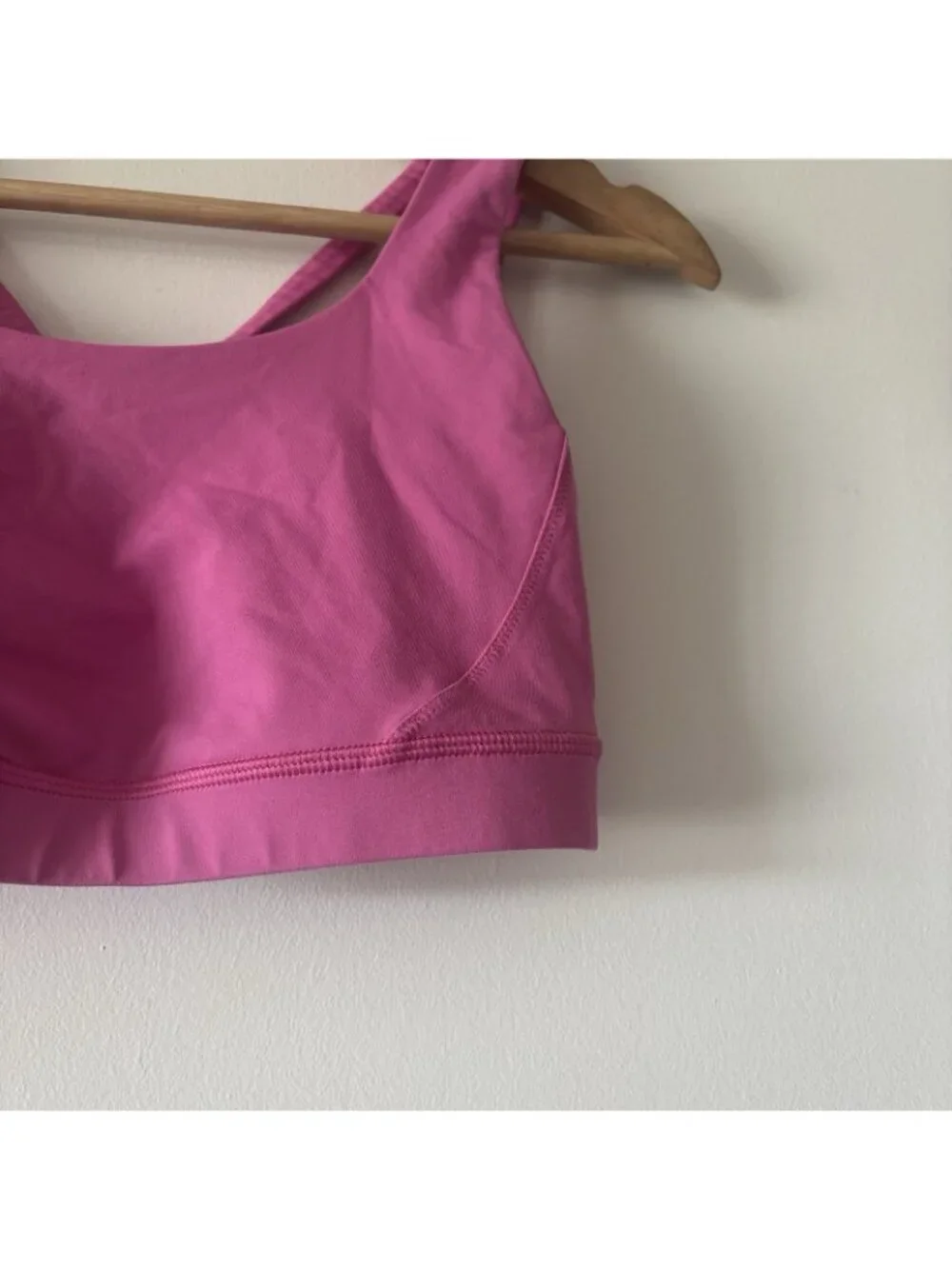 Lululemon Women’s Sports Bra SZ 8 Pink Preppy Sporty Gym Workout NO CUPS INSERTS